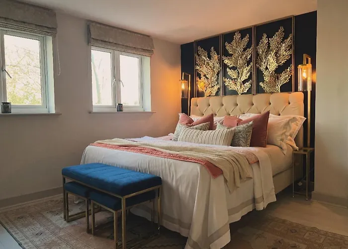 Luxury 2 Bedroom Penthouse In The City Of Dreaming Spires, Walking Distance To Hospitals