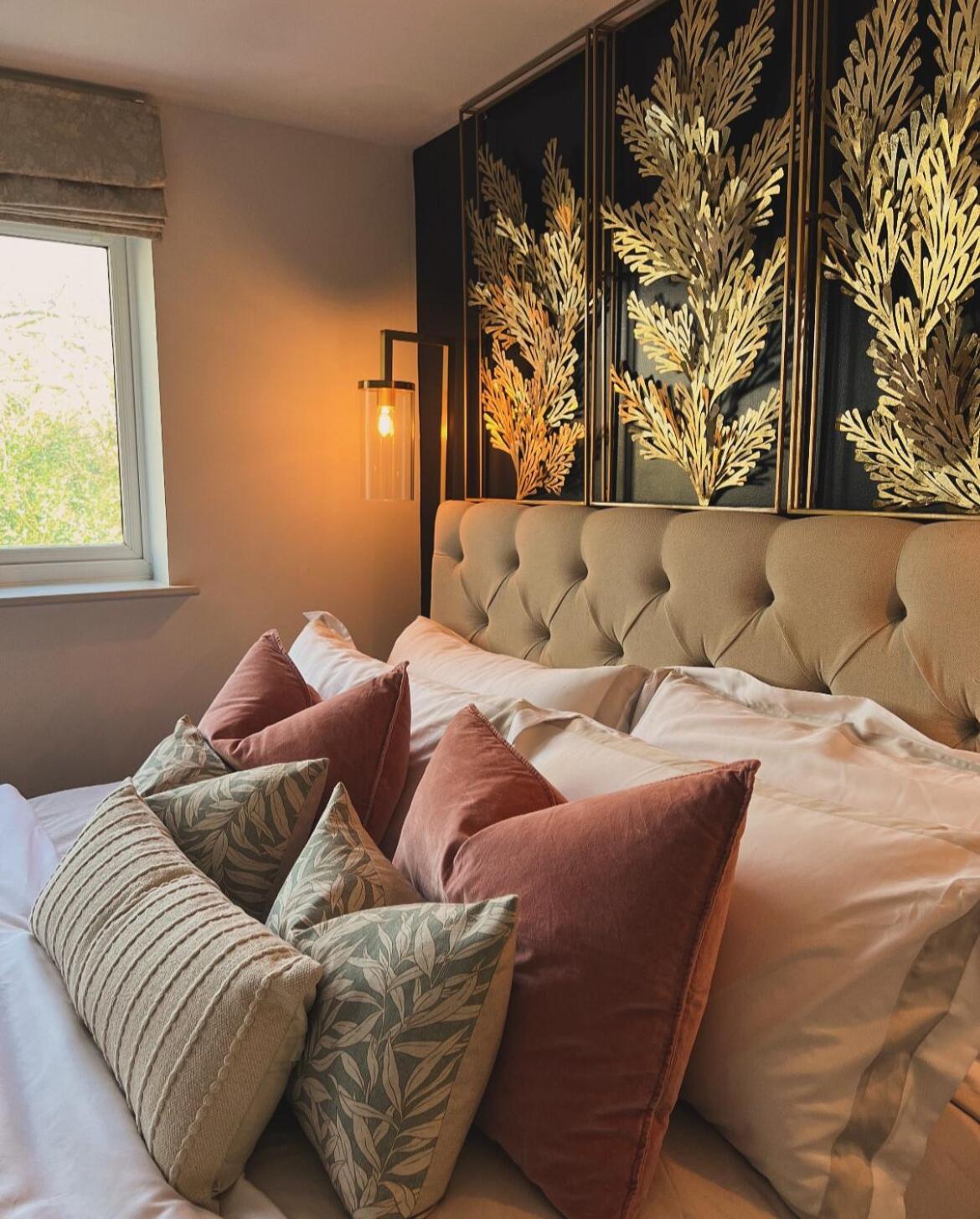 Apartment Luxury 2 Bedroom Penthouse In The Of Dreaming Spires, Walking Distance To Hospitals